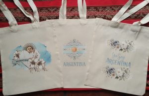 Eco bolsas estampadas con transfer. Medidas 40 x 43 cm.