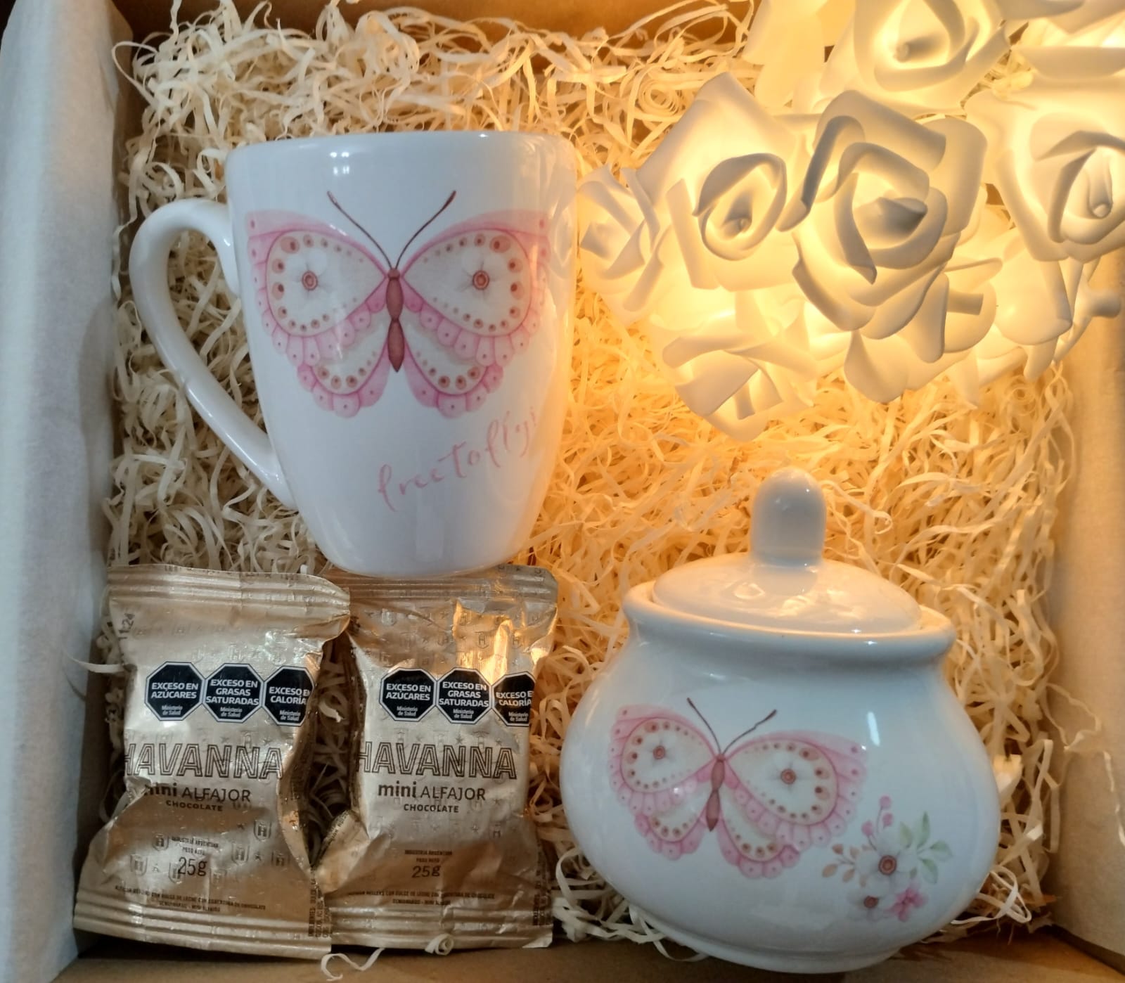 Box Taza y Azucarera Mariposas set de te con alfajores